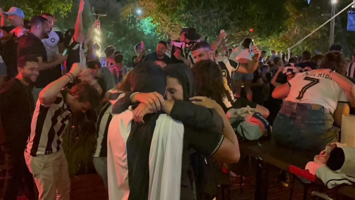 Torcida do Botafogo celebra vitória contra o Palmeiras em Buenos Aires