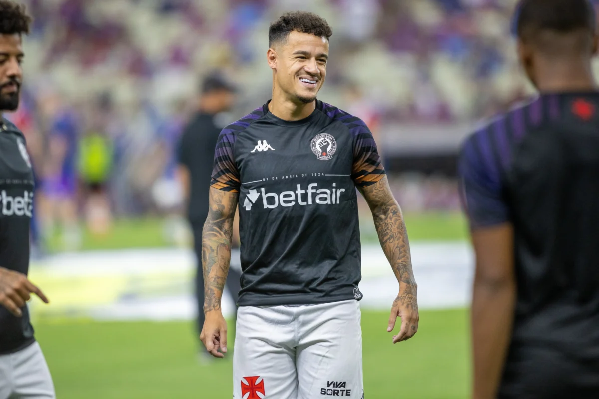 Vasco anuncia provável time contra o Atlético-GO com mudanças táticas e de peças