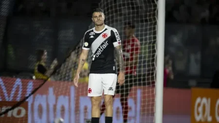 "Vasco: Empate com Atlético-GO é um 'golpe' na emoção da torcida: 'Nunca duvidem...'"