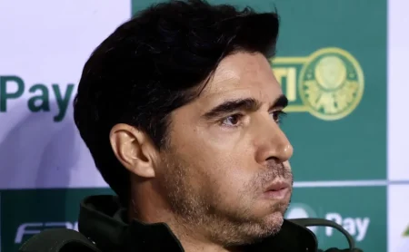 Abel Ferreira recebe informação de última hora sobre reforço bombástico do Palmeiras