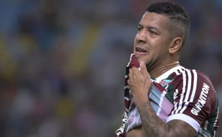 Antônio Carlos do Fluminense reflete sobre temporada e defende mudanças no elenco