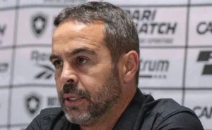 Artur Jorge quebra o protocolo com o Botafogo e fala sobre o seu futuro