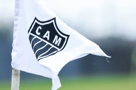 "Atlético-MG x Athletico-PR: Galo Desiste do Pedido de Torcida, Duelo pelo Não-Rebaixamento Sem Público"