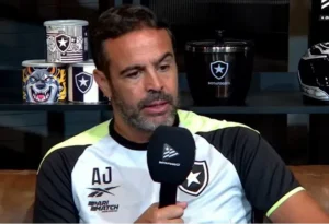 "Botafogo: Treino Intenso Antes da Batalha Final com Artur Jorge Confianto em 200% de Aptidão para o Sucesso"