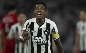 Botafogo diz adeus a Tchê Tchê e volante acerta com rival do Glorioso