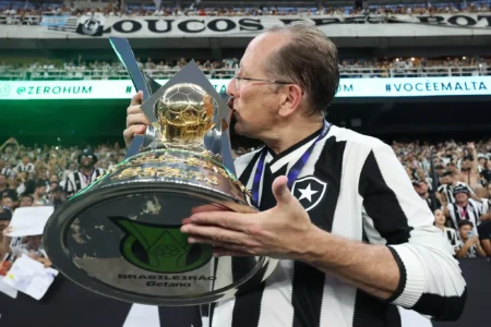 "Botafogo e a esperança de uma vitória contra o time pequeno de Madri, o Atlético de Madrid no Intercontinental".