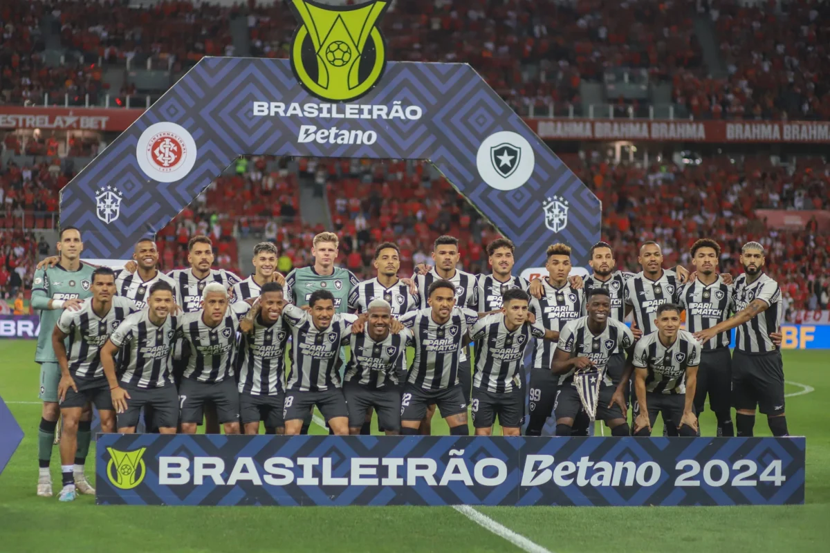 Botafogo enfrenta desafios para jogo decisivo: Artur Jorge tem desfalques e dúvida na zaga