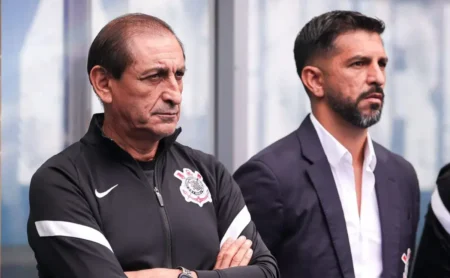 "Corinthians dispensa jogadores: Ramón Díaz concorda com mudanças no elenco"