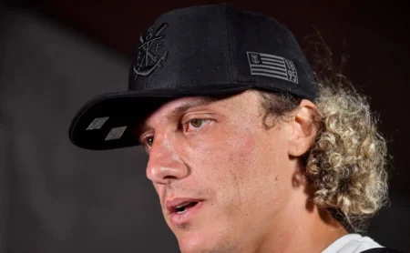 Corinthians faz oferta oficial por David Luiz para tentar renovar seu negócio