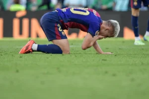 "Dani Olmo perde dente durante empate do Barcelona contra o Betis"