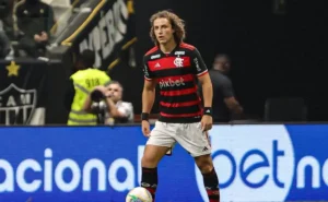 "David Luiz admite renovação e negocia novo contrato, enquanto Bap é responsável por comunicar fim de seu vínculo com o clube"