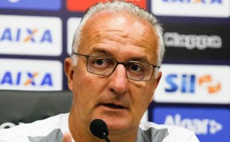 Dorival Júnior Desponta como Defensor da Seleção e Desmente Rumor sobre Assunção ao Santos: "Jamais Faria Isso"