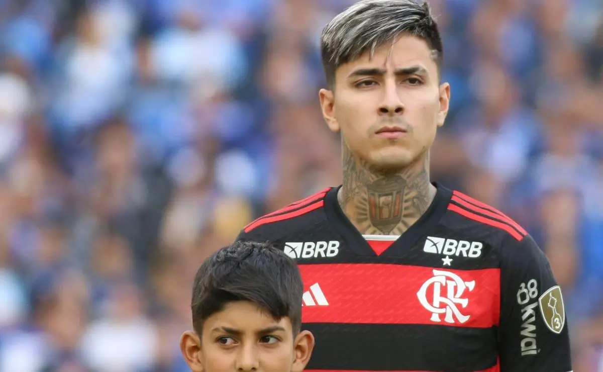 Erick Pulgar solicita transferência e não deseja mais vestir a camisa do Flamengo em 2025, colocando pressão em Venê Casagrande.