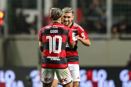 "Fagner Arrascaeta se despede de Gabigol e mira na conquista da décima do Flamengo"