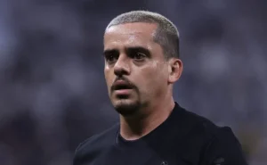 Fagner é comunicado por Ramón Díaz e deixa o Corinthians