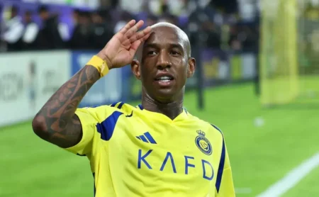 Filipe Luís elogia Anderson Talisca, mas transferência para o Flamengo é considerada difícil.