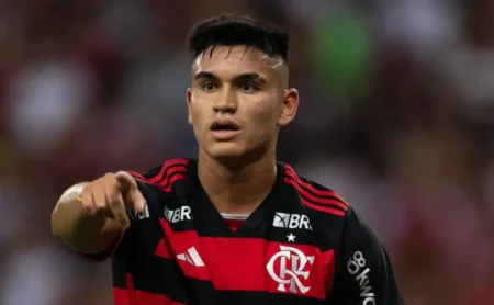 "Flamengo: Decisão do Novo Presidente sobre Alcaraz e R$ 110 Milhões em Jogo"