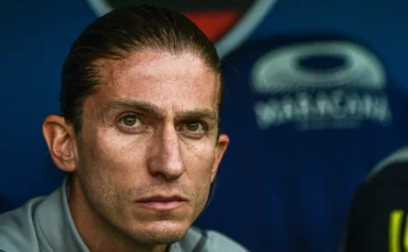 "Flamengo decide sobre Filipe Luís após intervenção de Jorge Jesus"