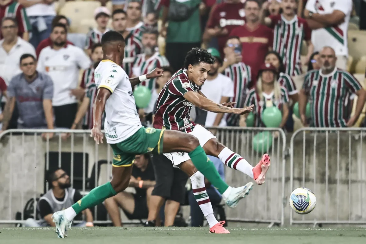 "Fluminense: Fuentes passa em teste, pode ganhar novas chances na equipe"