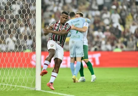 Fluminense: Pressão para Manter Vantagem na Elite Após Pênalti Perdido