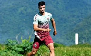 "Fluminense apressa negociação para vender Martinelli ao Palmeiras em transferência imediata"