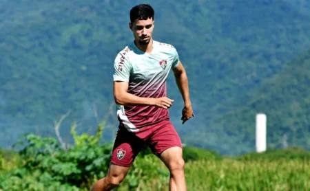 "Fluminense apressa negociação para vender Martinelli ao Palmeiras em transferência imediata"