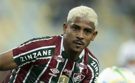 Fluminense busca reforço atacante após saída de John Kennedy e faz oferta a Paulo Baier