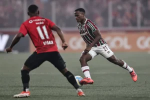 Fluminense enfrenta desafios no Brasileiro, busca por vitórias para reverter seu aproveitamento