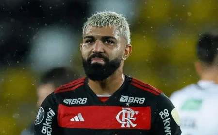 "Gabigol destaca habilidades de Filipe Luís e o vê como futuro técnico da Seleção Brasileira"