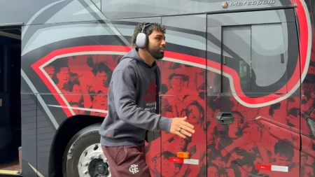 Gabriel Barbosa despede-se do Flamengo com festa da torcida no Maracanã