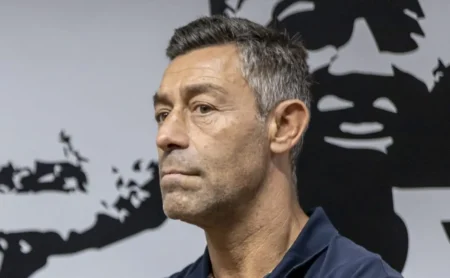 Galopos e contratações que decidem a sorte de times brasileiros: Pedro Caixinha, trunfo do Santos para negócio com o São Paulo