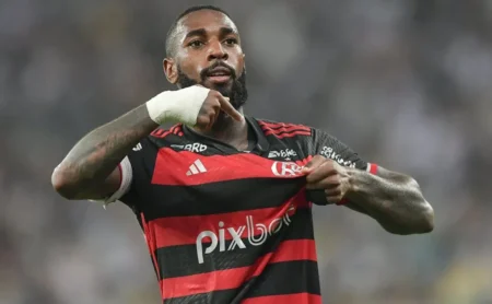 Gerson faz apelo aos jogadores do Flamengo antes de enfrentar o Internacional: "É o mínimo que devemos fazer"