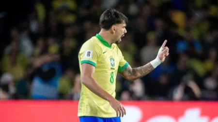 "Lucas Paquetá pode voltar ao Flamengo em disputa com o Botafogo na transferência"