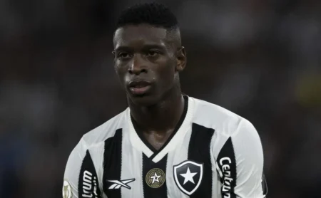 "Luiz Henrique Deixa o Botafogo e Acaba no Lyon, Afirma Jornalista"