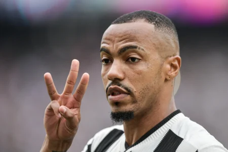 "Marlon Freitas admite frustração com desempenho do Botafogo em 2023: 'Preparou para chegar até aqui'"