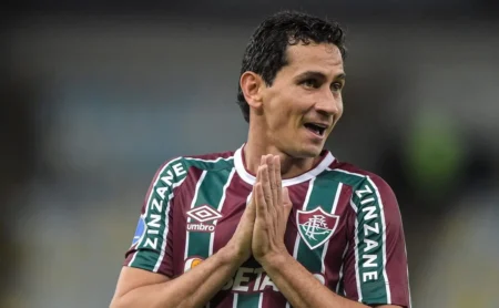 O Santos tenta negociar a contratação do meia Ganso, que pode deixar o Fluminense em 2026