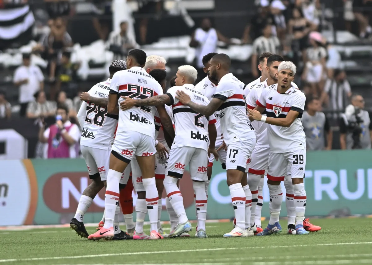 "O São Paulo termina 2024 com desafios para 2025: análise da temporada melancólica"