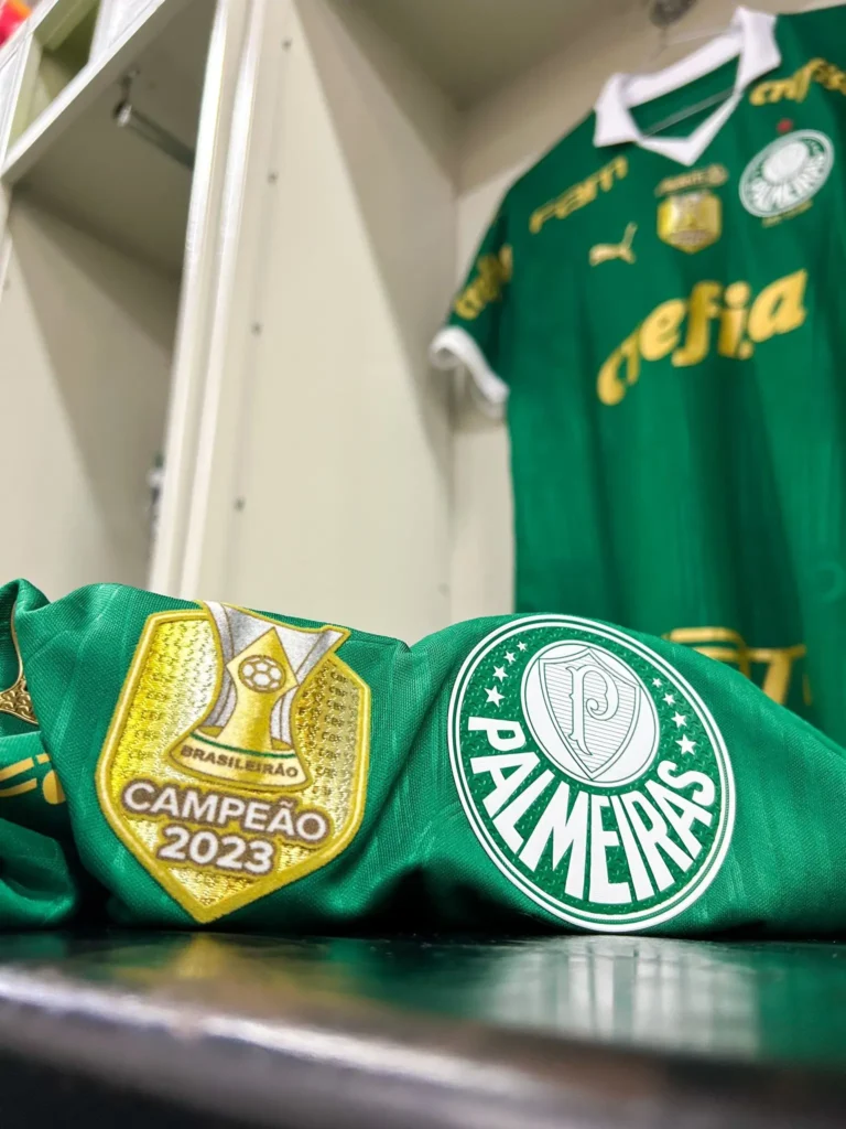 "Palmeiras apresenta novos uniformes com patrocínios inéditos em 2025"