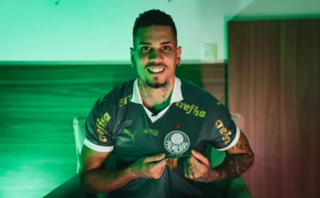 Paulinho revela pensamento inesperado após se tornar jogador do Palmeiras