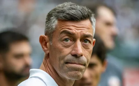 "Pedro Caixinha confirma Gil nos planos do Santos"