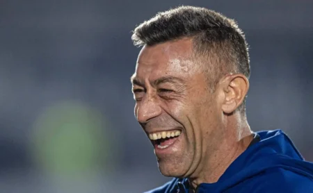 Pedro Caixinha pode facilitar negociação e Grêmio busca contratar Juninho Capixaba, do Bragantino