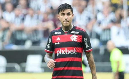 "Pulgar considera retorno à Europa após possível saída do Flamengo e Filipe Luís"