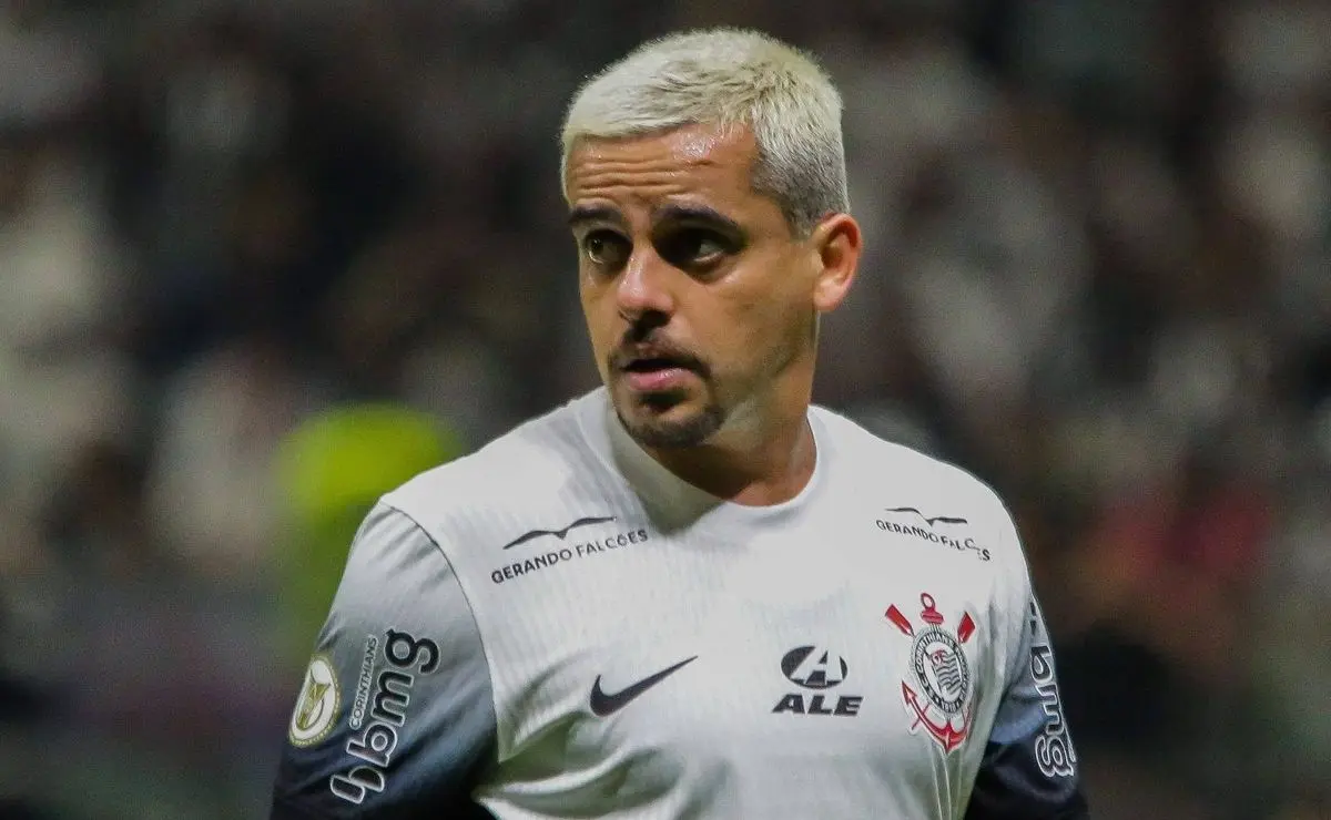 Ramón Díaz dá aval e Corinthians aprova substituto de Fagner para temporada 2025