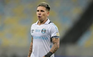 Santos pode trocar João Lucas por Soteldo em possível negociação com o Grêmio.