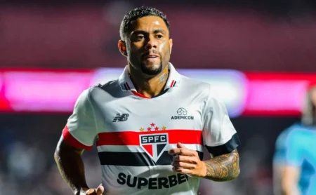 São Paulo negocia venda de Wellington Rato a Vitória