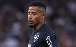 Tchê se despede do Botafogo e confirma namoro com o Vasco para a temporada 2025