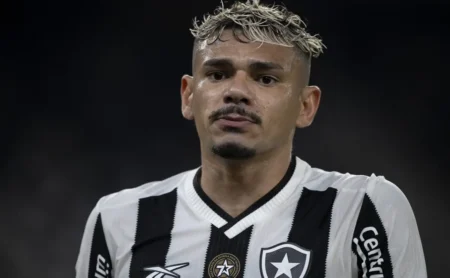 Tiquinho Soares: Posição de Santos em Negociações Pode Aumentar Probabilidade de Transferência para o Santos