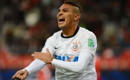 "Torcida do Corinthians aplaude mudança de Pedro Raul por Paolo Guerrero"