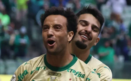 Torcida do Santos exige Felipe Anderson e dois jogadores do Palmeiras para permuta de Jair.