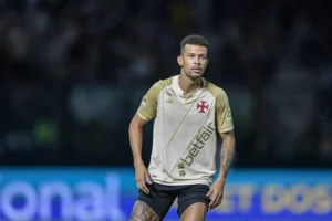 "Vasco recebe oferta do clube russo por João Victor, mas desiste por valores não convidativos"